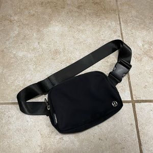 New Lululemon everywhere belt bag